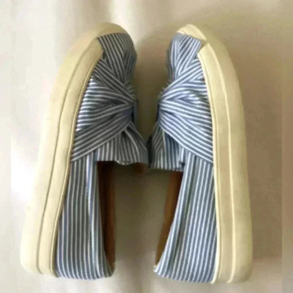 A New Day Blue and White Striped Shoes size 8 - Picture 6 of 9